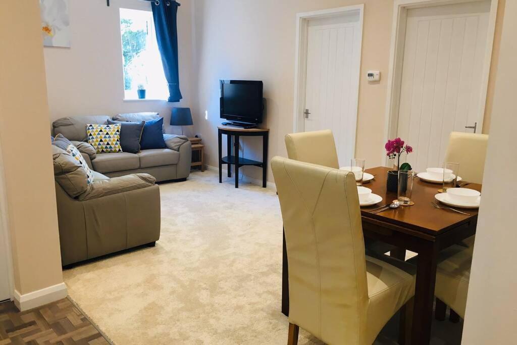 Private 1St Floor Apartment - Perfect For Port Of Dover, Eurotunnel And Short Stays Exterior foto